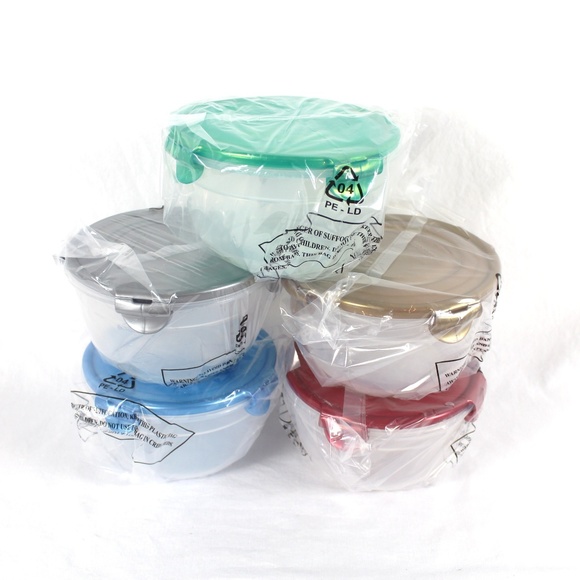 LOCK & LOCK SET OF 5 BOWLS WITH HOLIDAY GIFT BAGS - Picture 3 of 4